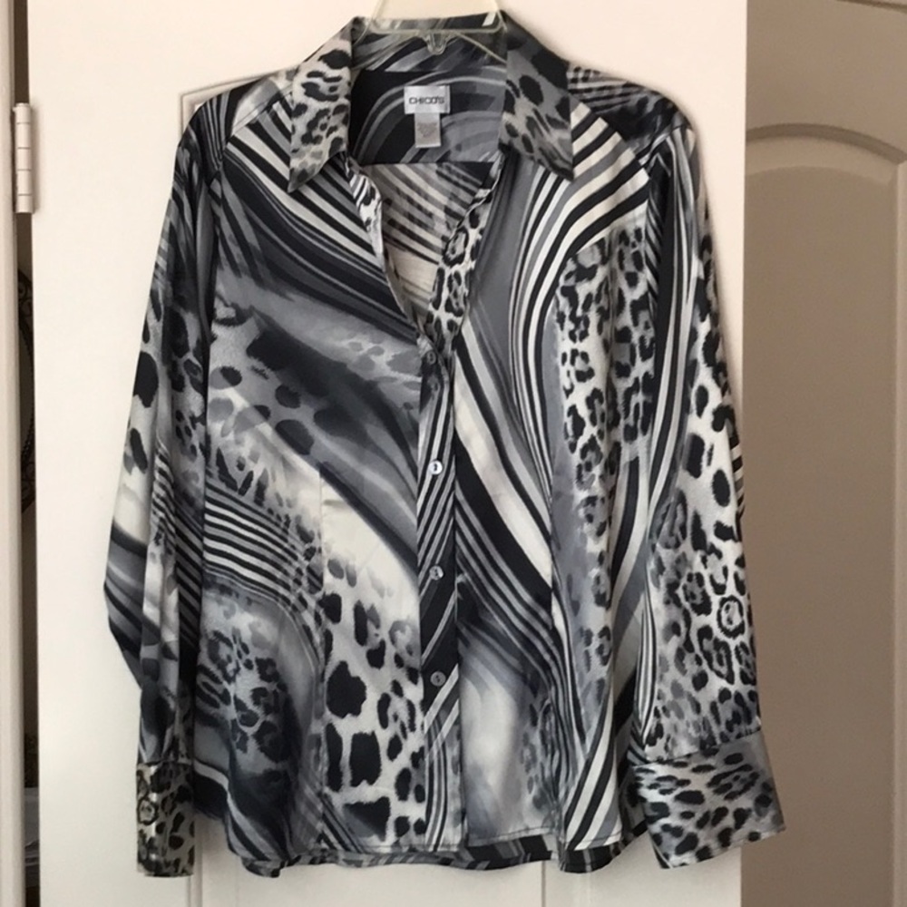 Chico’s Silver Black Animal Print Satin Long Sleeve Button Down Blouse Sz 2 (L)
